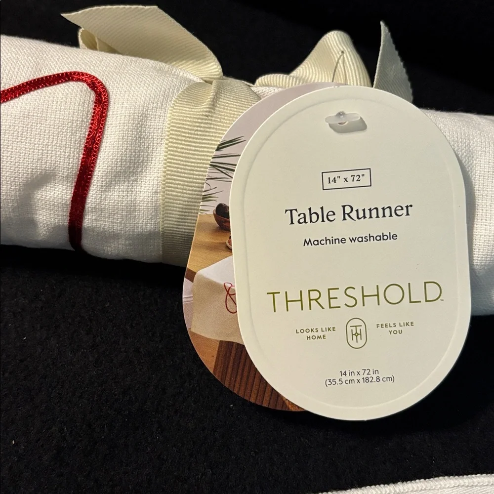 Table Runner with Napkins Red Ribbon Minimalist
